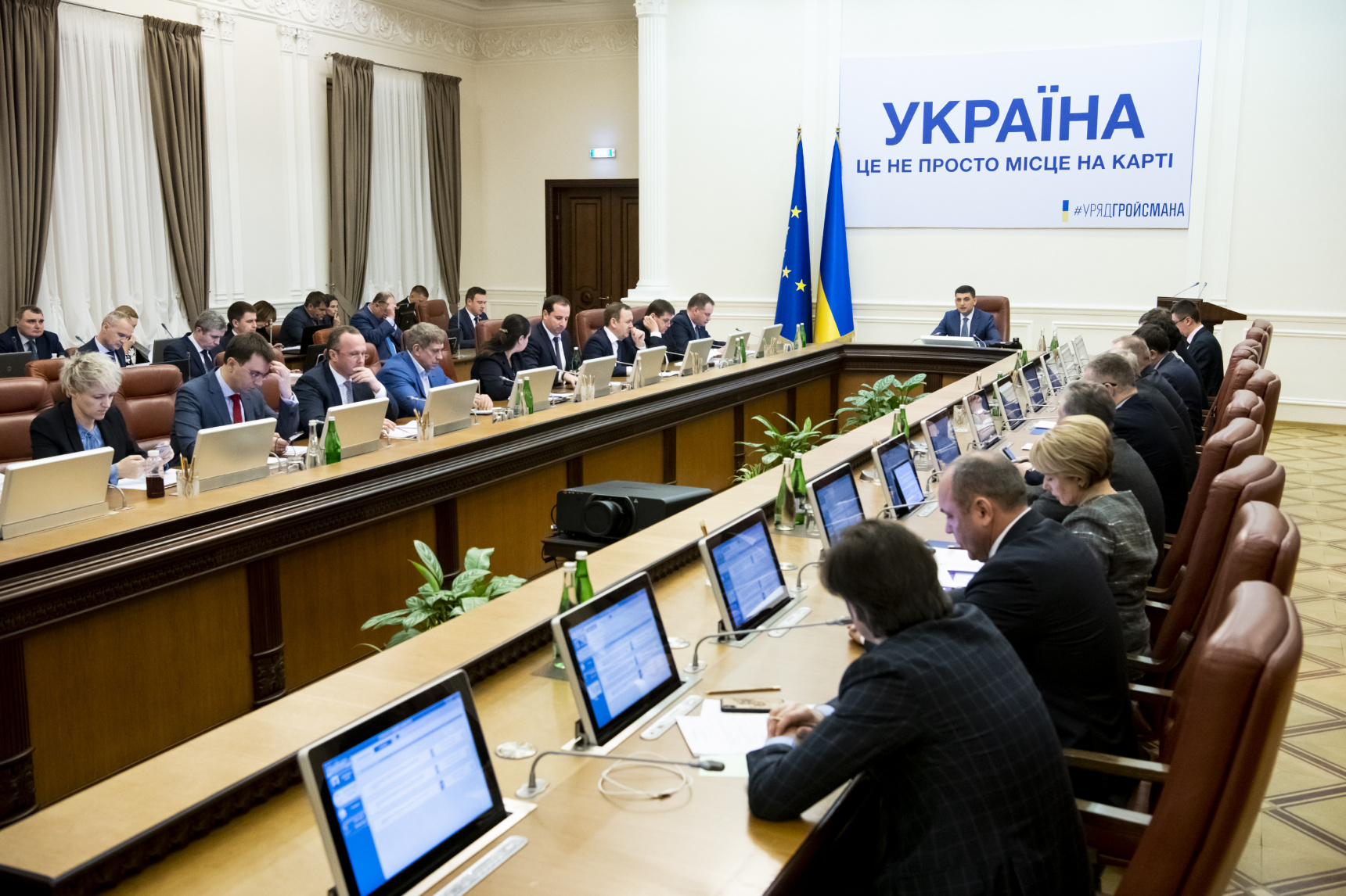Три года работы Правительства – хвалить или ругать?
